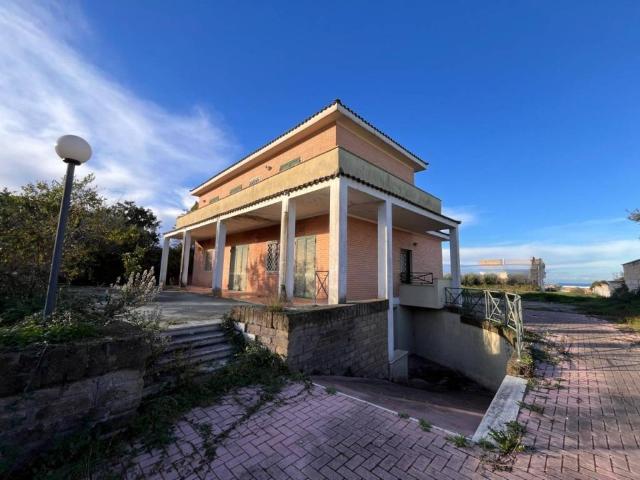 Villa Indipendente in vendita a Anzio Colonia, Roma Capitale