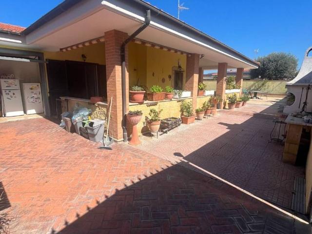 Villa Indipendente in vendita a Lido di Marechiaro, Roma Capitale