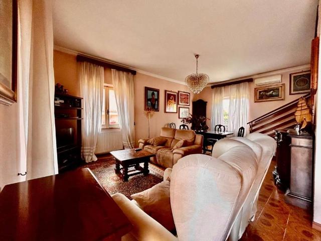 Villa Indipendente in vendita a Piscinari, Roma Capitale
