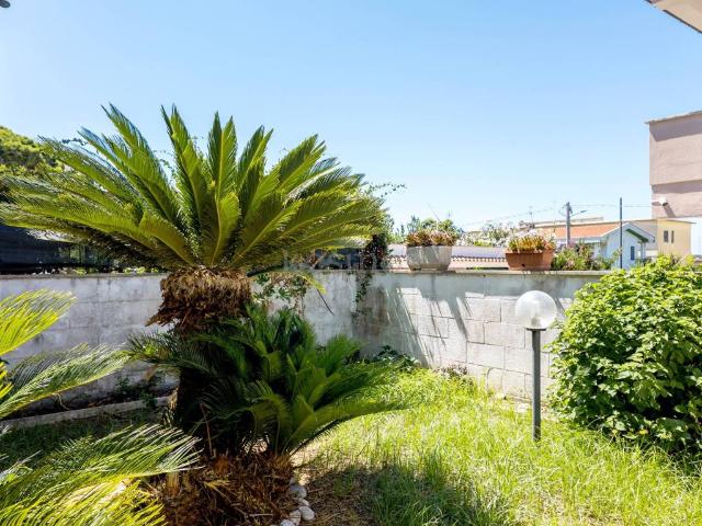 Villa Indipendente in vendita a Lido di Marechiaro, Roma Capitale