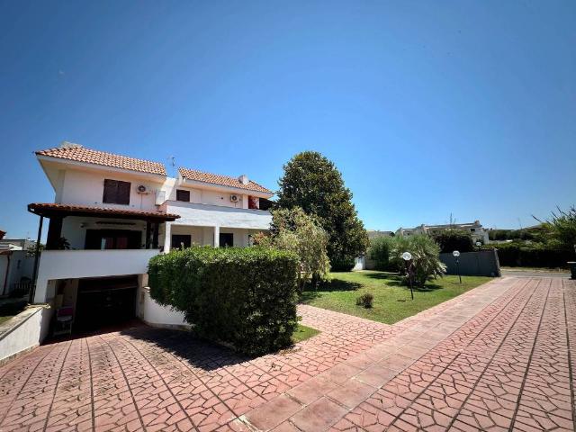 Villa Indipendente in vendita a Lido di Marechiaro, Roma Capitale