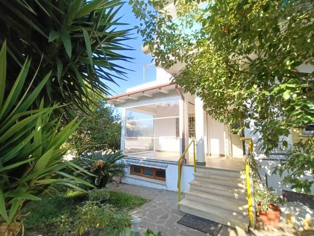 Villa Indipendente in vendita a Lido di Enea, Roma Capitale