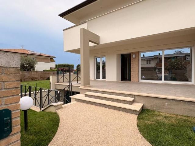 Villa Indipendente in vendita a Piscinari, Roma Capitale