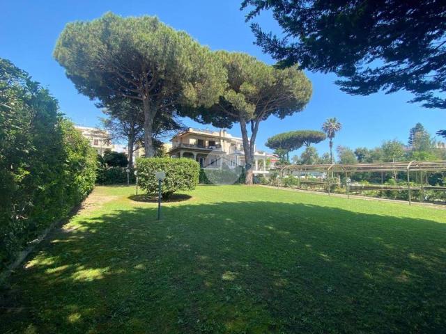 Villa Indipendente in vendita a Lido di Marechiaro, Roma Capitale