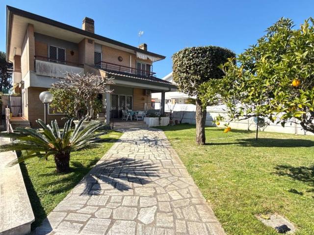 Villa Indipendente in vendita a Lido di Enea, Roma Capitale