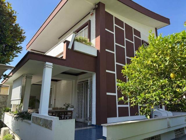 Villa Indipendente in vendita a Lido di Enea, Roma Capitale