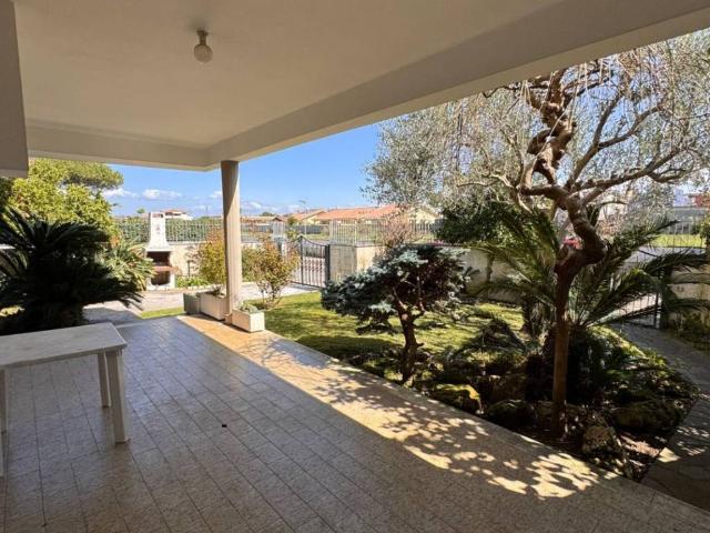 Villa Indipendente in vendita a Piscinari, Roma Capitale