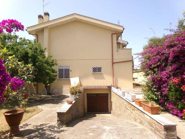 Villa Indipendente in vendita a Piscinari, Roma Capitale