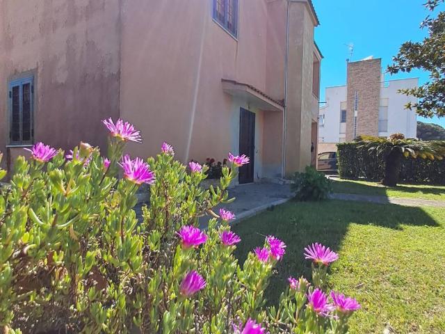 Villa Indipendente in vendita a Lido di Marechiaro, Roma Capitale