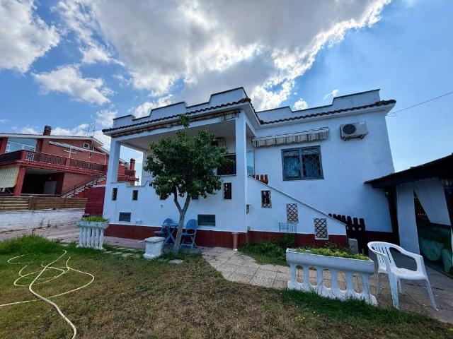 Villa Indipendente in vendita a Piscinari, Roma Capitale