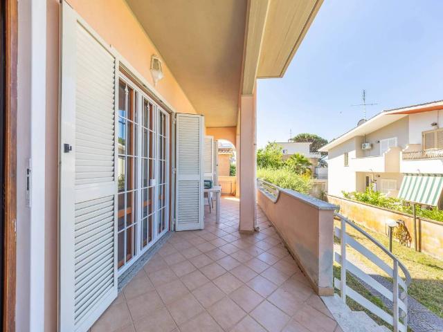 Villa Indipendente in vendita a Lido di Marechiaro, Roma Capitale