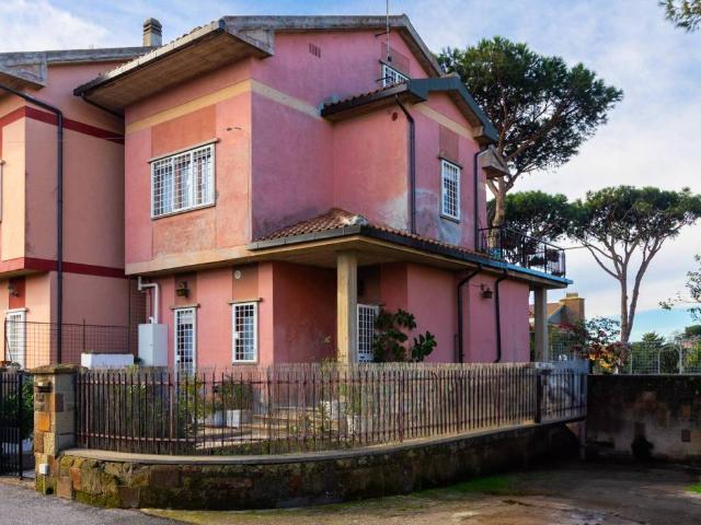 Villa Indipendente in vendita a Villa Claudia, Roma Capitale