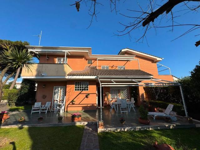Villa Indipendente in vendita a Selva Secca, Roma Capitale
