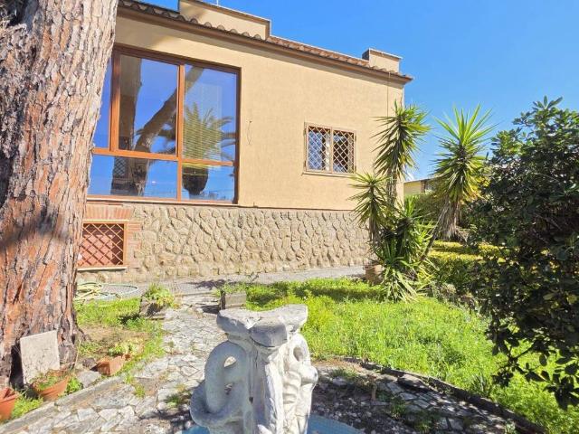 Villa Indipendente in vendita a Lido di Marechiaro, Roma Capitale