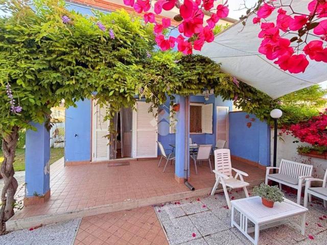 Villa Indipendente in vendita a Lido di Marechiaro, Roma Capitale