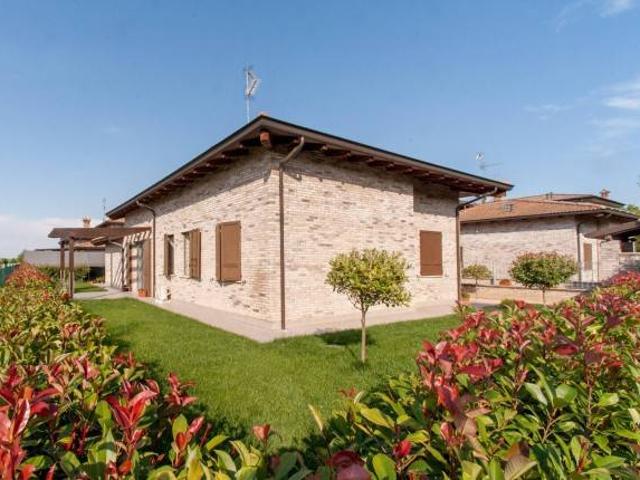 Villa Indipendente in vendita a Unione Terre d'Acqua, Anzola Dell'emilia