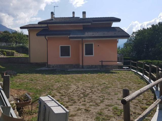 Villa Indipendente in vendita a Busseyaz, Aosta
