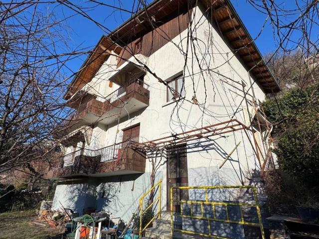 Villa Indipendente in vendita a Pallin, Aosta