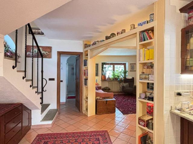 Villa Indipendente in vendita a Aosta