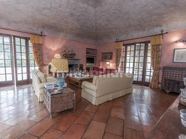 Villa Indipendente in vendita a Appiano Gentile, Lombardia