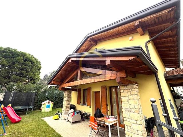 Villa Indipendente in vendita a Appiano Gentile, Lombardia