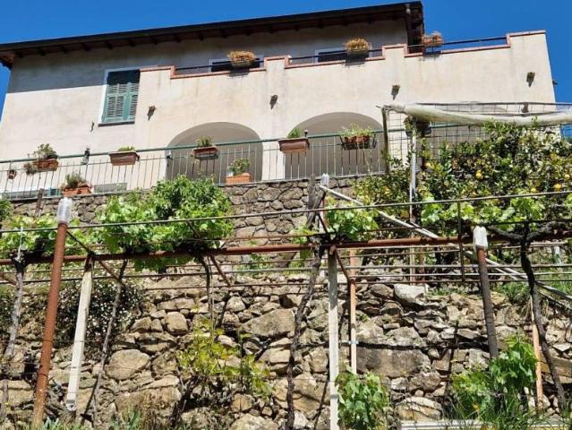 Villa Indipendente in vendita a Apricale, Liguria
