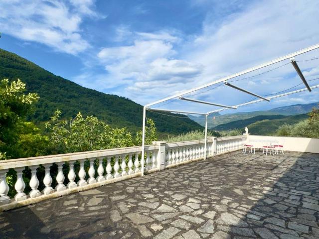 Villa Indipendente in vendita a Apricale, Liguria