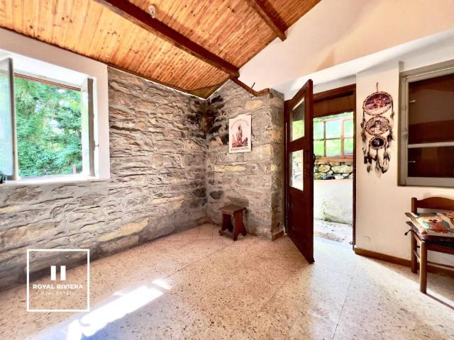 Villa Indipendente in vendita a Pigna, Liguria