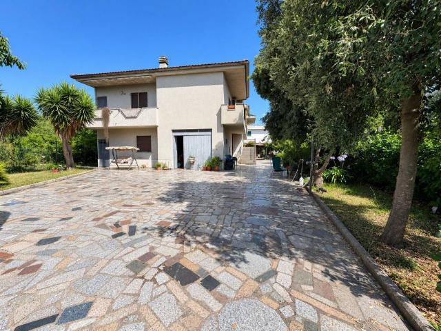 Villa Indipendente in vendita a Borgata Agip, Aprilia