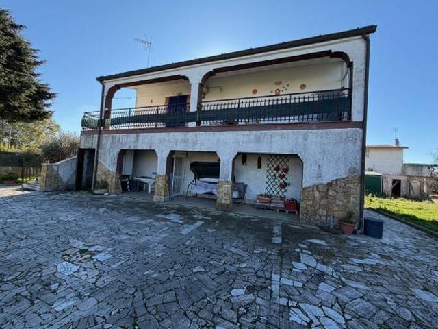 Villa Indipendente in vendita a Campo di Carne, Aprilia