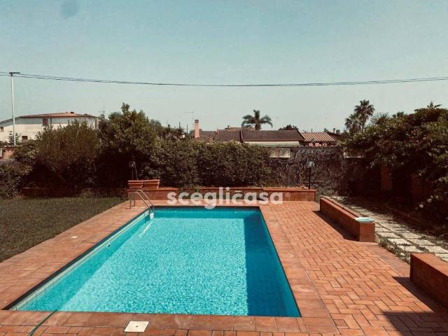Villa Indipendente in vendita a Aprilia, Lazio