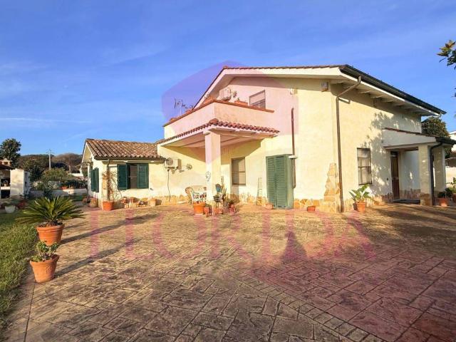 Villa Indipendente in vendita a Colle di Mare, Aprilia