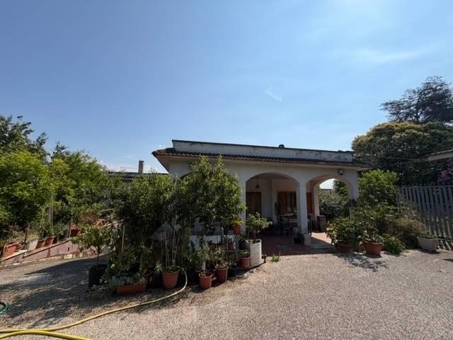 Villa Indipendente in vendita a Le Salzare, Aprilia