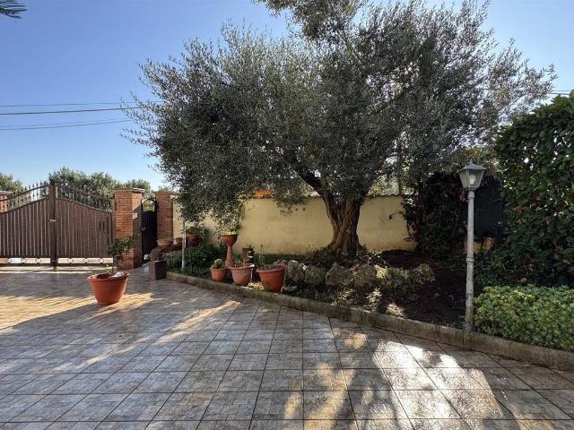 Villa Indipendente in vendita a Aprilia, Lazio