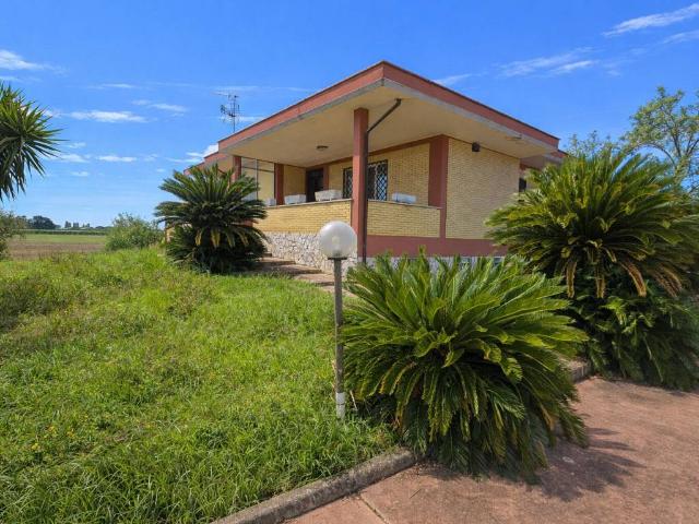 Villa Indipendente in vendita a Colle di Mare, Aprilia