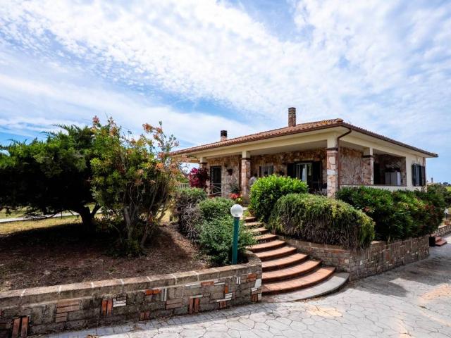 Villa Indipendente in vendita a Le Salzare, Aprilia