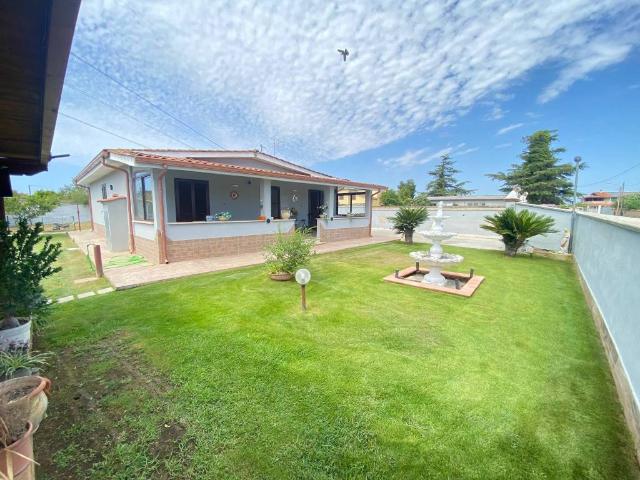 Villa Indipendente in vendita a Colle di Mare, Aprilia