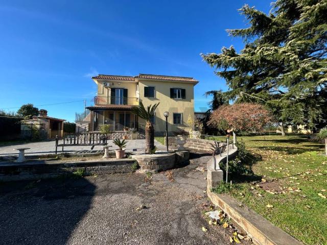 Villa Indipendente in vendita a Aprilia, Lazio