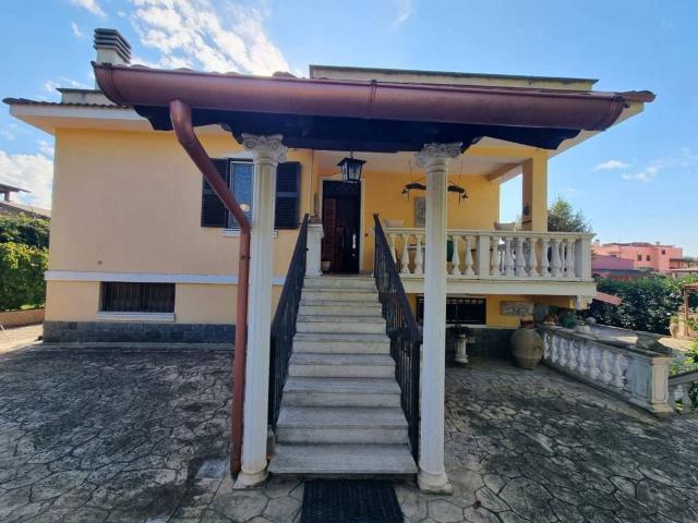 Villa Indipendente in vendita a Aprilia, Lazio