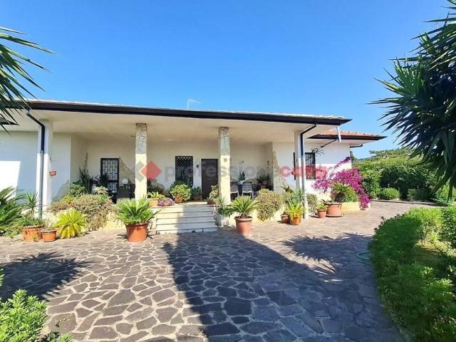 Villa Indipendente in vendita a Aprilia, Lazio