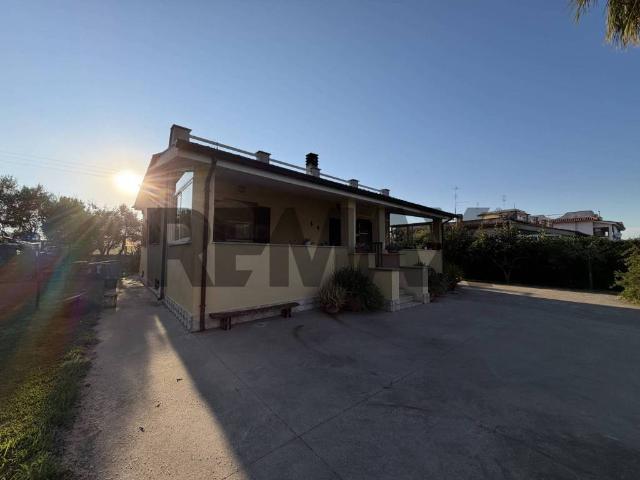 Villa Indipendente in vendita a Aprilia, Lazio