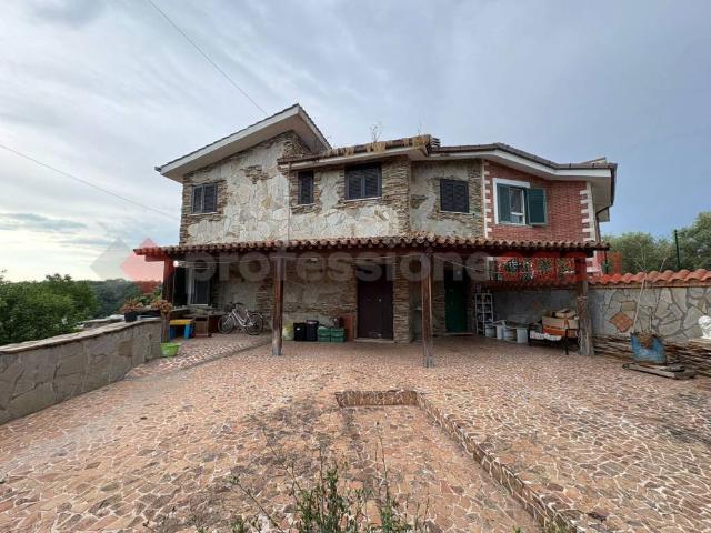 Villa Indipendente in vendita a Aprilia, Lazio