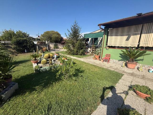 Villa Indipendente in vendita a Le Salzare, Aprilia