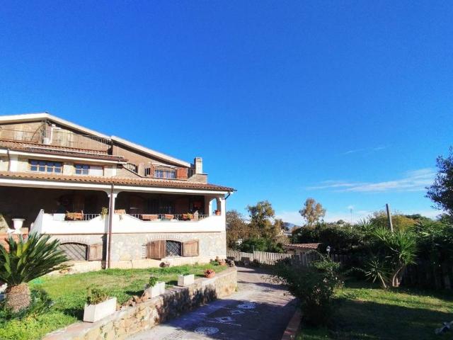 Villa Indipendente in vendita a Le Salzare, Aprilia