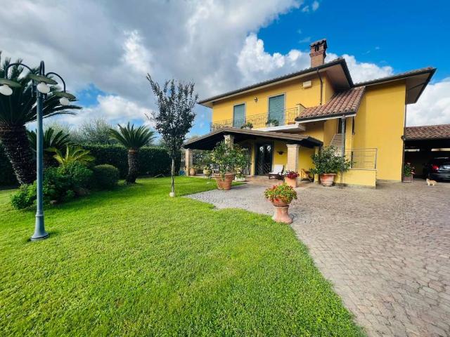 Villa Indipendente in vendita a Colle del Sole, Aprilia