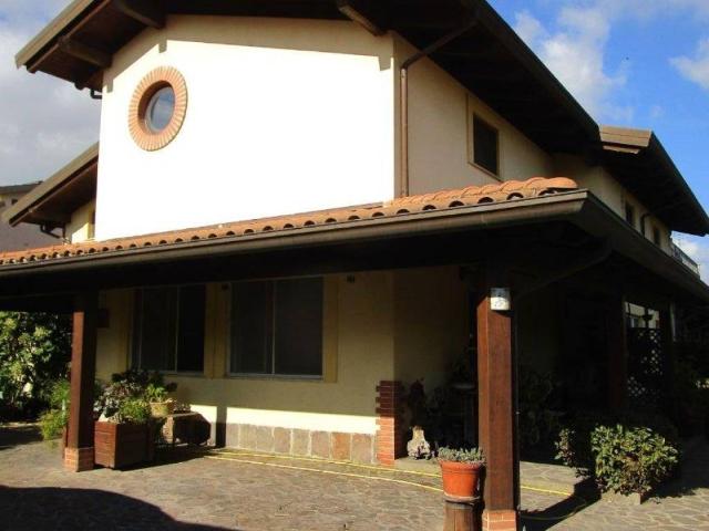 Villa Indipendente in vendita a Aprilia, Lazio