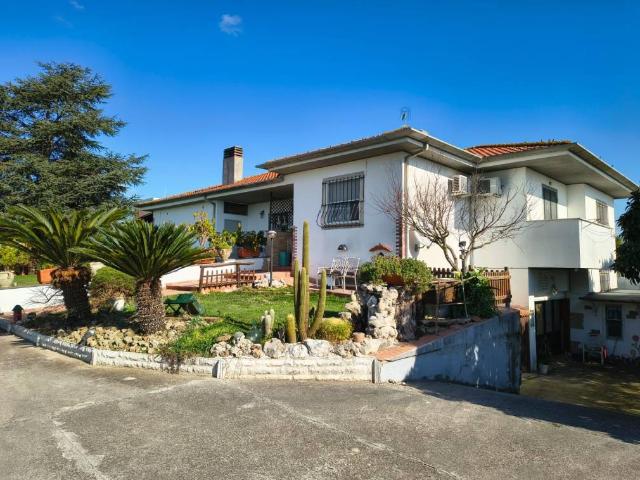 Villa Indipendente in vendita a Stracciapanni, Aprilia