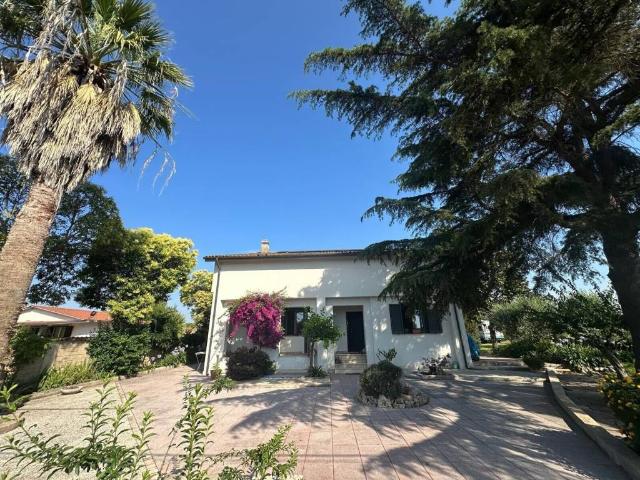Villa Indipendente in vendita a Aprilia, Lazio