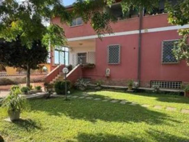 Villa Indipendente in vendita a Aprilia, Lazio