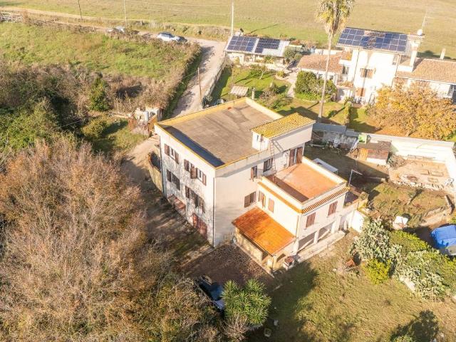 Villa Indipendente in vendita a Le Salzare, Aprilia